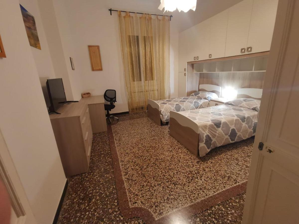 Wow Home - 175 Mq - Posteggio Privato - Davanti Porto Traghetti - Fino A 10 Posti Letto Генуа Екстериор снимка