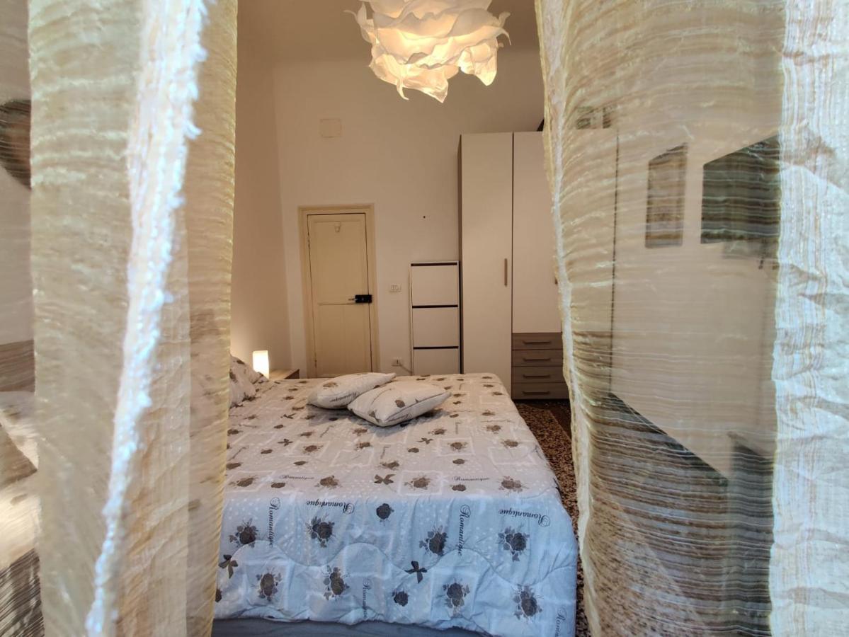 Wow Home - 175 Mq - Posteggio Privato - Davanti Porto Traghetti - Fino A 10 Posti Letto Генуа Екстериор снимка