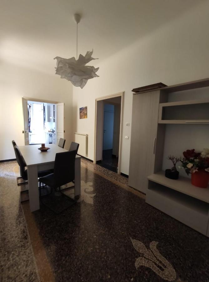 Wow Home - 175 Mq - Posteggio Privato - Davanti Porto Traghetti - Fino A 10 Posti Letto Генуа Екстериор снимка
