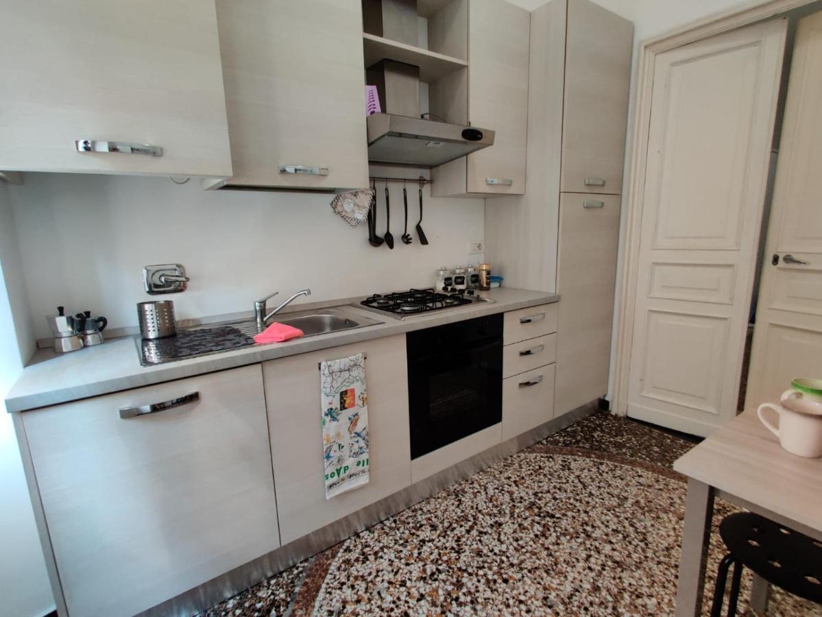 Wow Home - 175 Mq - Posteggio Privato - Davanti Porto Traghetti - Fino A 10 Posti Letto Генуа Екстериор снимка