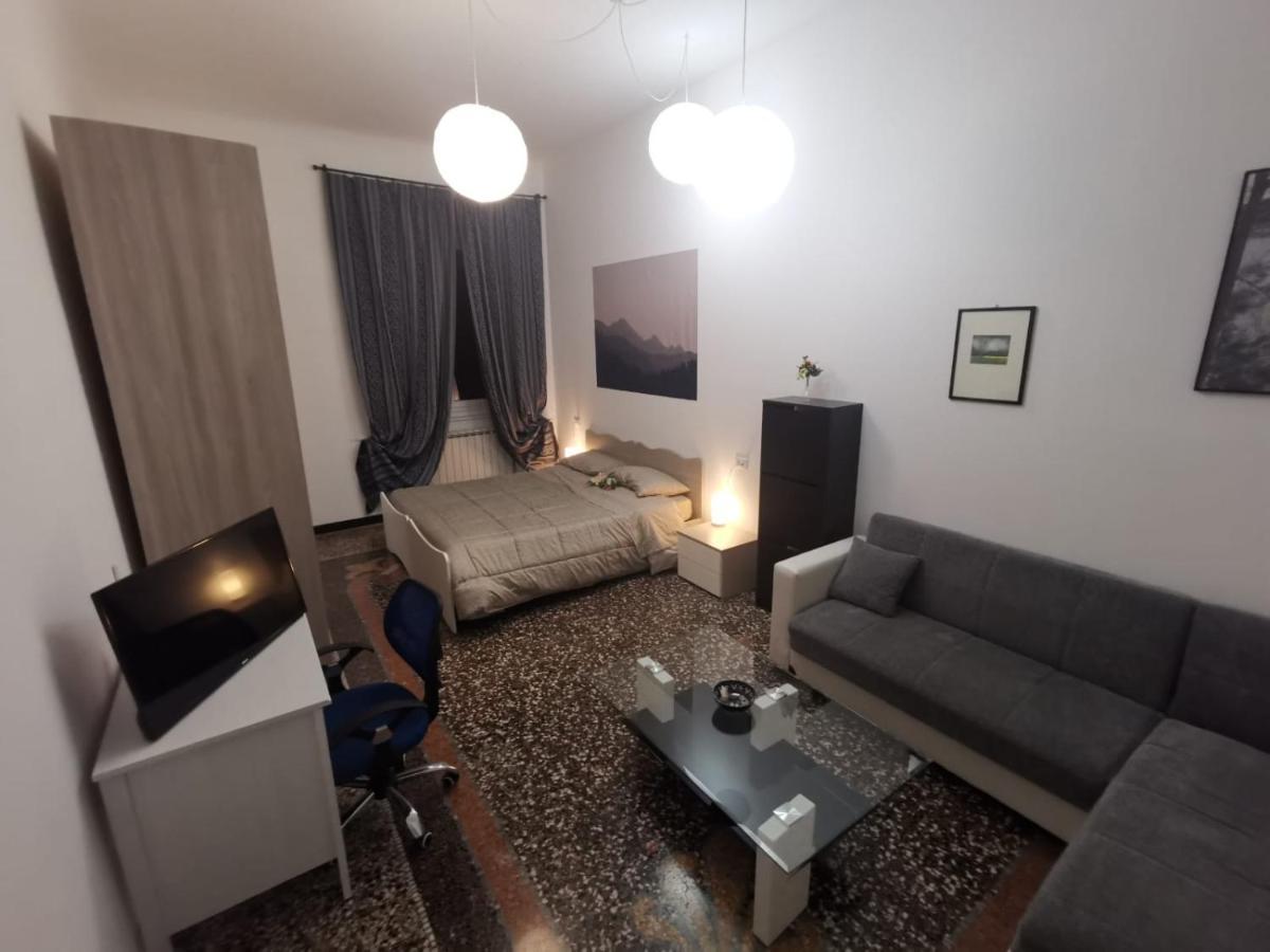Wow Home - 175 Mq - Posteggio Privato - Davanti Porto Traghetti - Fino A 10 Posti Letto Генуа Екстериор снимка