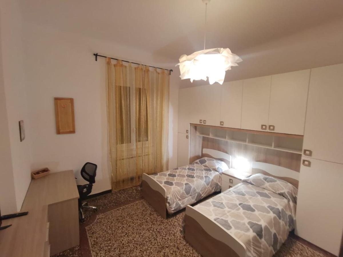 Wow Home - 175 Mq - Posteggio Privato - Davanti Porto Traghetti - Fino A 10 Posti Letto Генуа Екстериор снимка