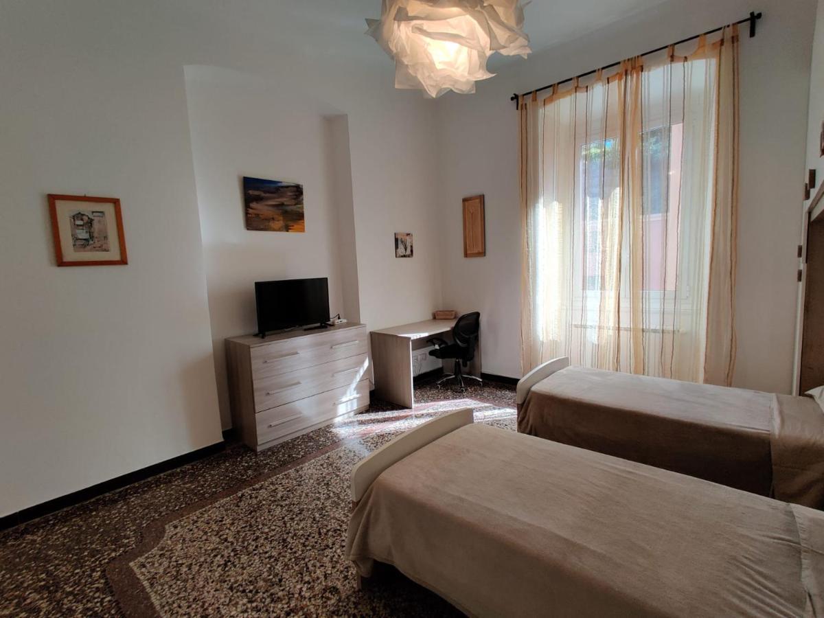 Wow Home - 175 Mq - Posteggio Privato - Davanti Porto Traghetti - Fino A 10 Posti Letto Генуа Екстериор снимка