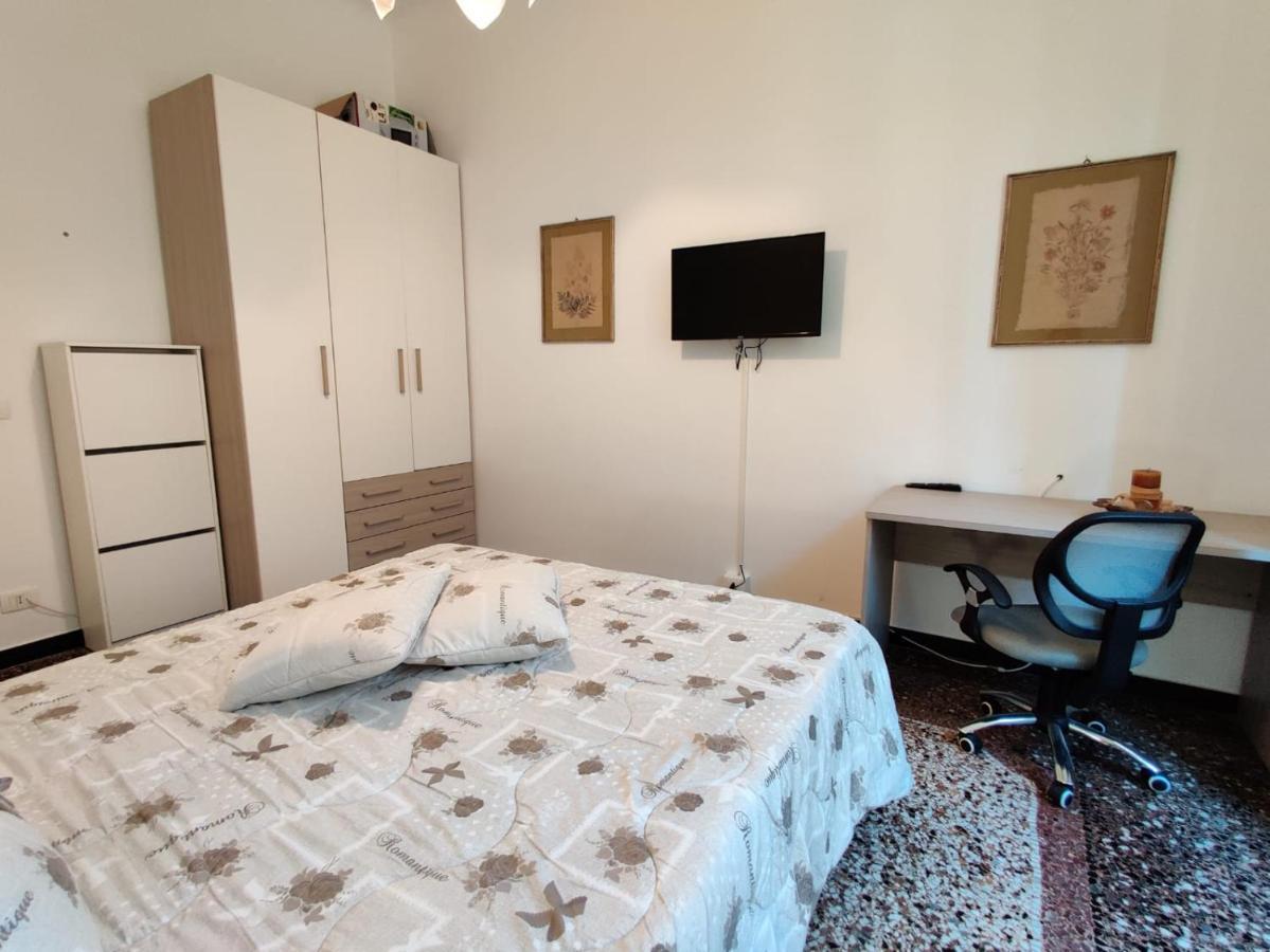 Wow Home - 175 Mq - Posteggio Privato - Davanti Porto Traghetti - Fino A 10 Posti Letto Генуа Екстериор снимка