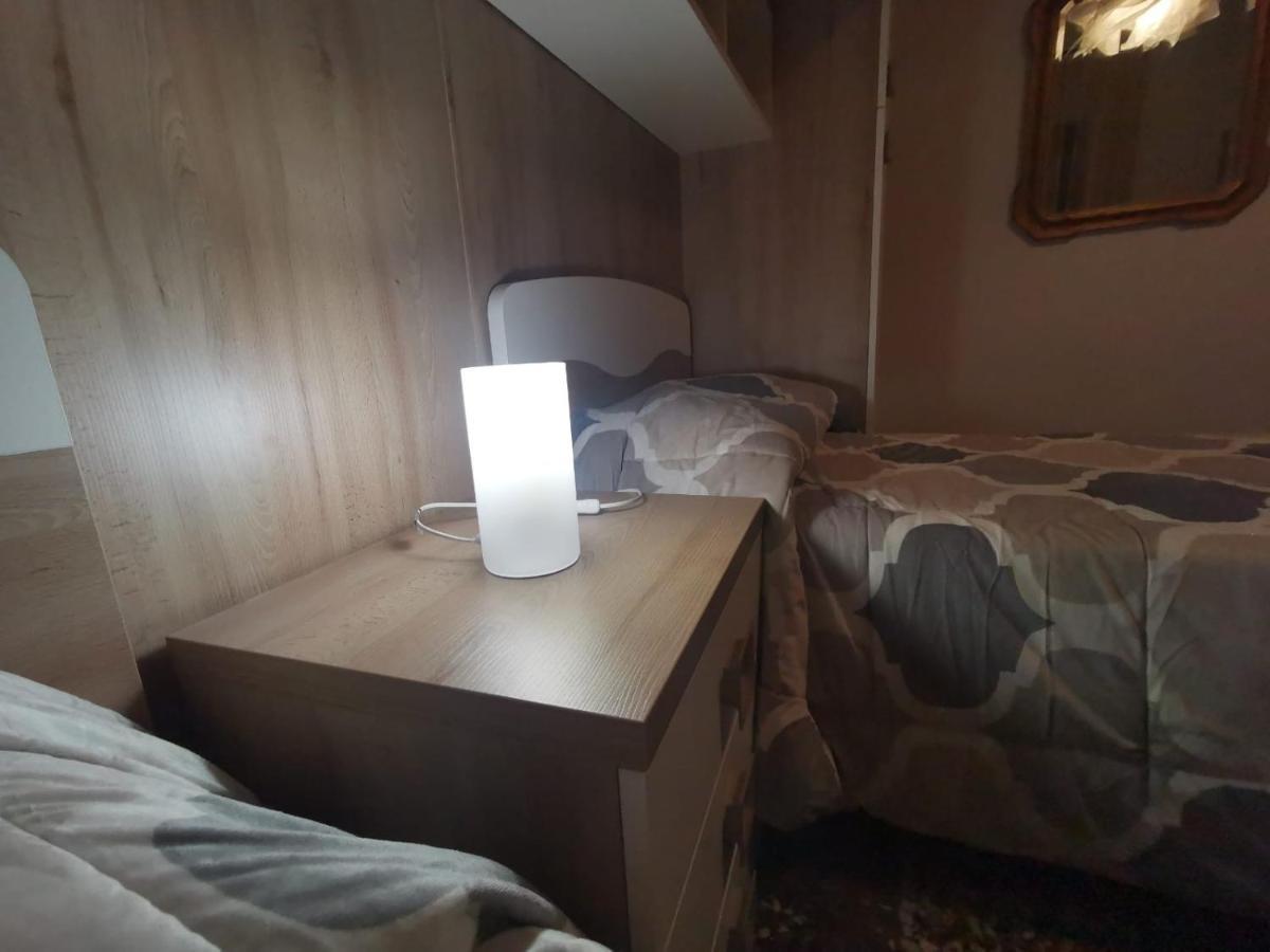 Wow Home - 175 Mq - Posteggio Privato - Davanti Porto Traghetti - Fino A 10 Posti Letto Генуа Екстериор снимка
