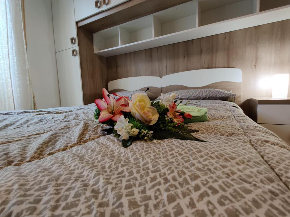 Wow Home - 175 Mq - Posteggio Privato - Davanti Porto Traghetti - Fino A 10 Posti Letto Генуа Екстериор снимка