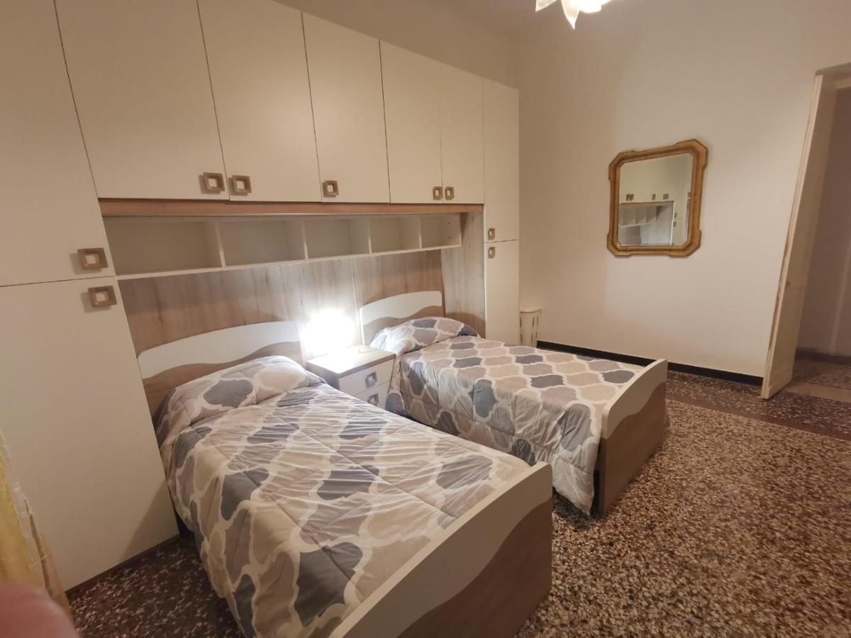Wow Home - 175 Mq - Posteggio Privato - Davanti Porto Traghetti - Fino A 10 Posti Letto Генуа Екстериор снимка