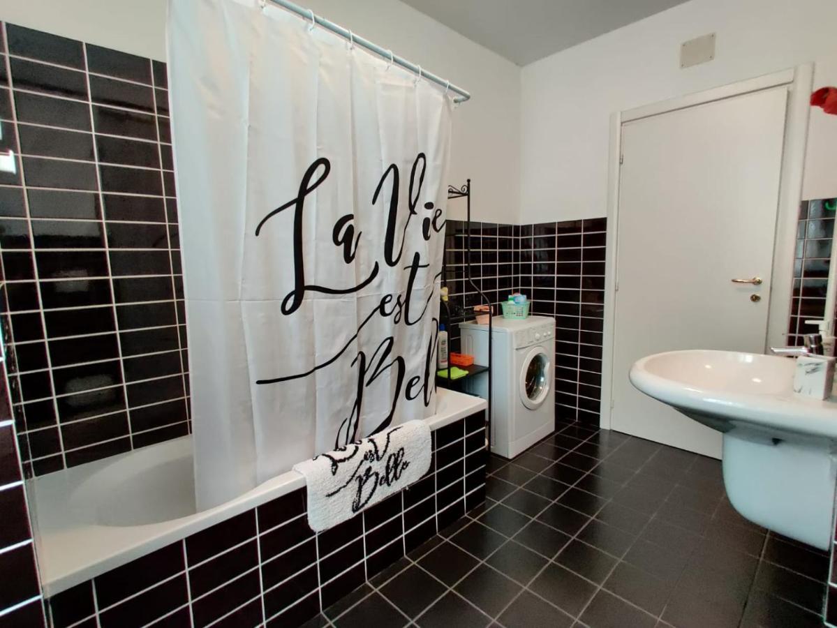 Wow Home - 175 Mq - Posteggio Privato - Davanti Porto Traghetti - Fino A 10 Posti Letto Генуа Екстериор снимка