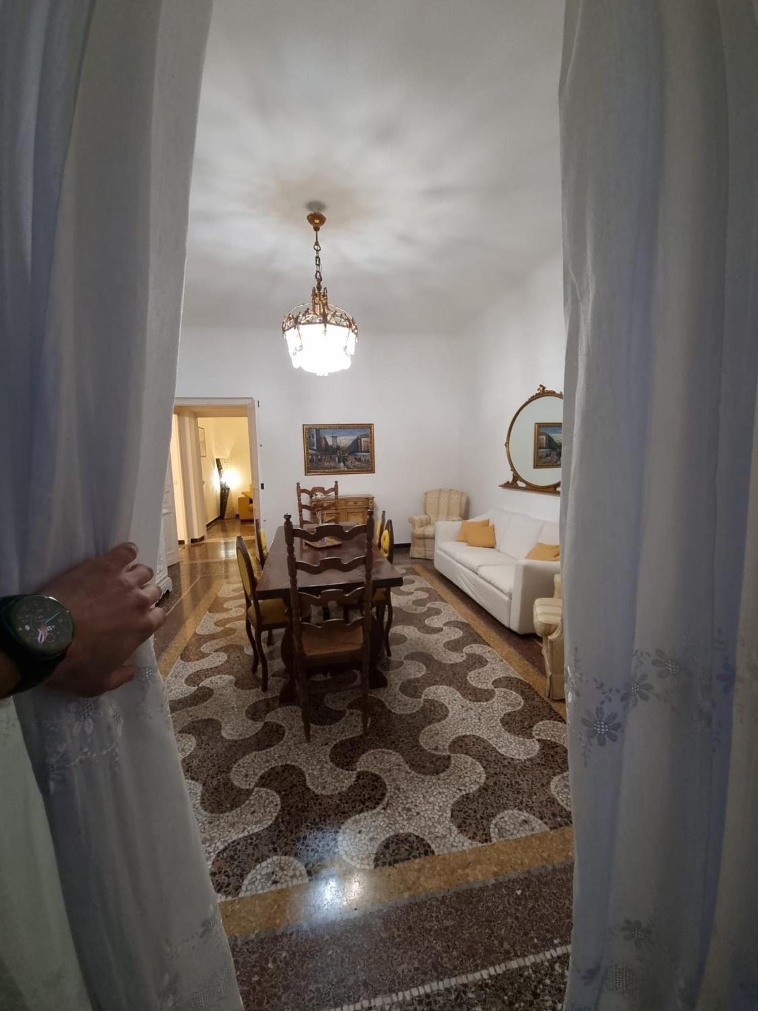 Wow Home - 175 Mq - Posteggio Privato - Davanti Porto Traghetti - Fino A 10 Posti Letto Генуа Екстериор снимка